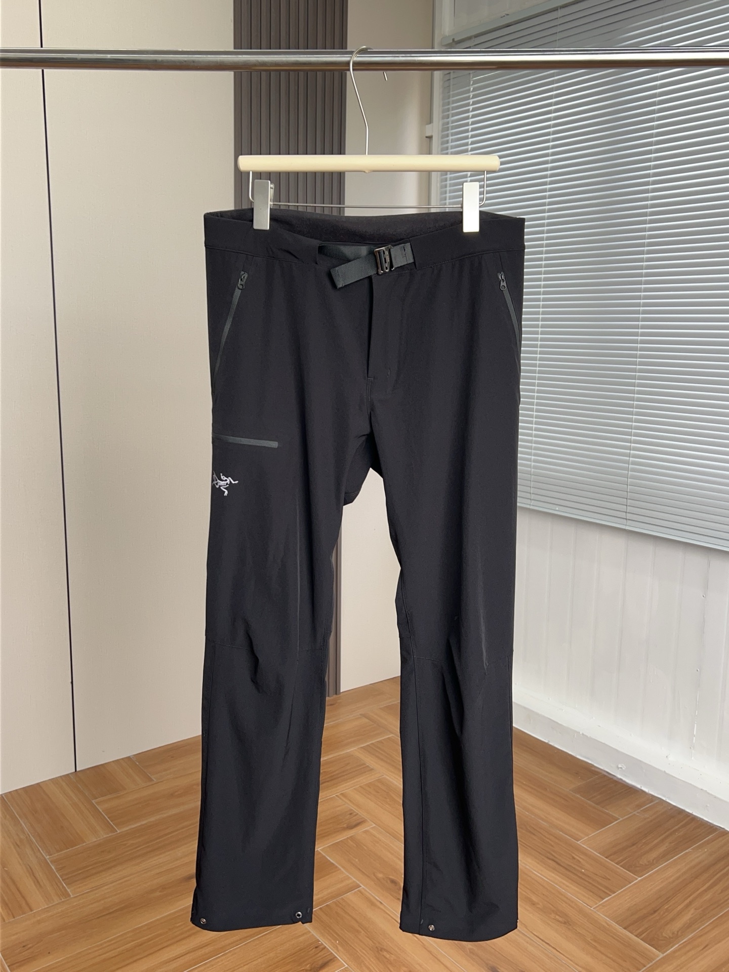 ARC‘TERYX/始祖鸟 皮肤裤轻量科技春夏薄款工装登山冲锋直筒休闲裤男
王炸牛裤!鼎力推荐!真正的