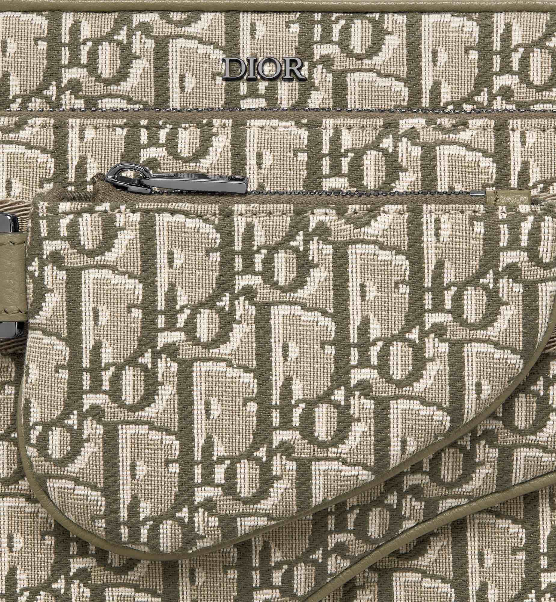 Dior Oblique Jacquard Messenger Bag, Stylish and Functional Crossbody Bag 7 i1714401930 4629 1