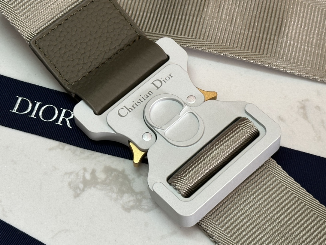 Dior Saddle Bag in Khaki Grained Calfskin with DIOR Jacquard Strap 7 i1714922399 9260 0