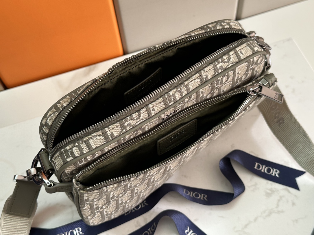 Dior Oblique Jacquard Saddle Trio: Messenger Bag with Detachable Pouches 10 i1714922566 2933 7