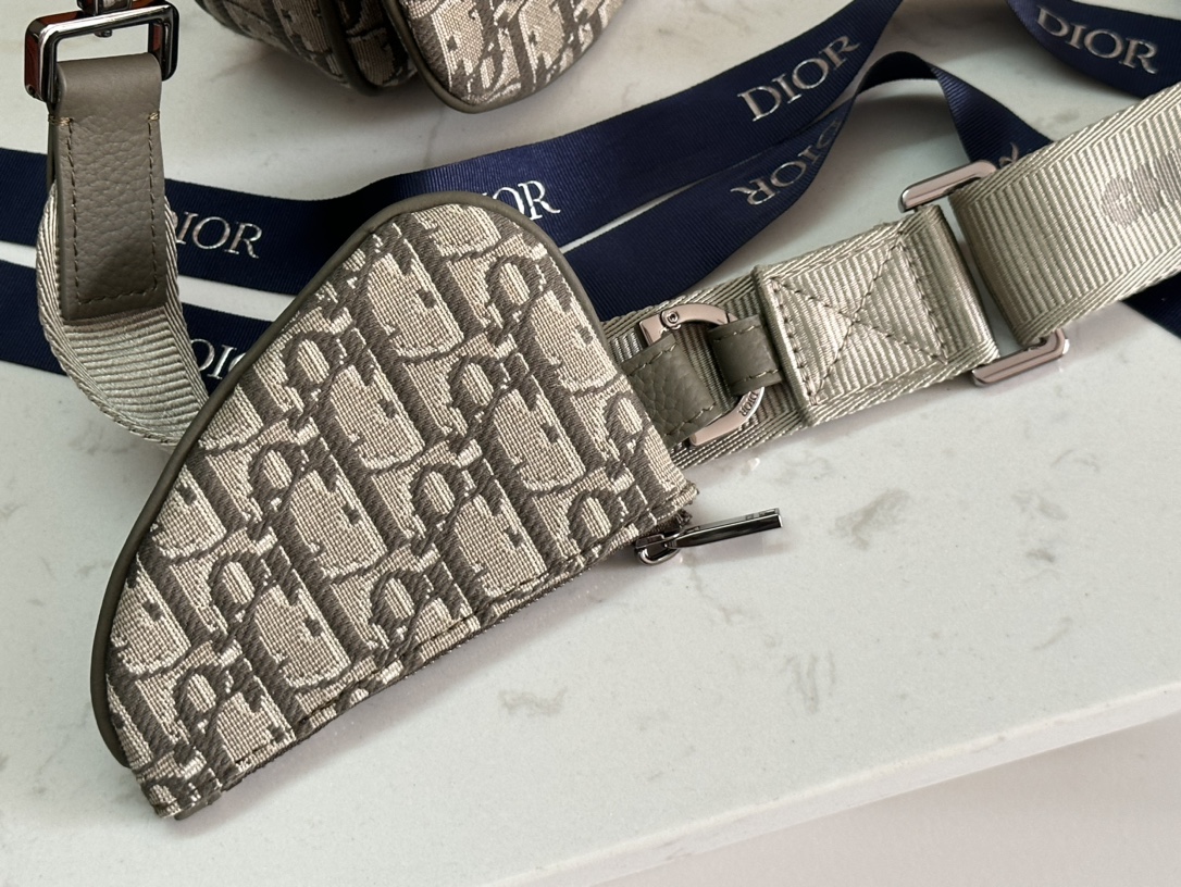 Dior Oblique Jacquard Saddle Trio: Messenger Bag with Detachable Pouches 9 i1714922566 3396 6