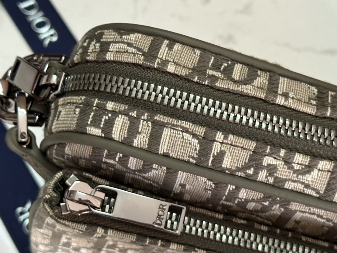 Dior Oblique Jacquard Saddle Trio: Messenger Bag with Detachable Pouches 7 i1714922566 7188 2