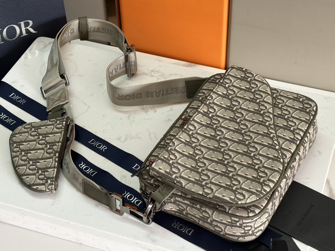 Dior Oblique Jacquard Saddle Trio: Messenger Bag with Detachable Pouches 5 i1714922566 7229 4