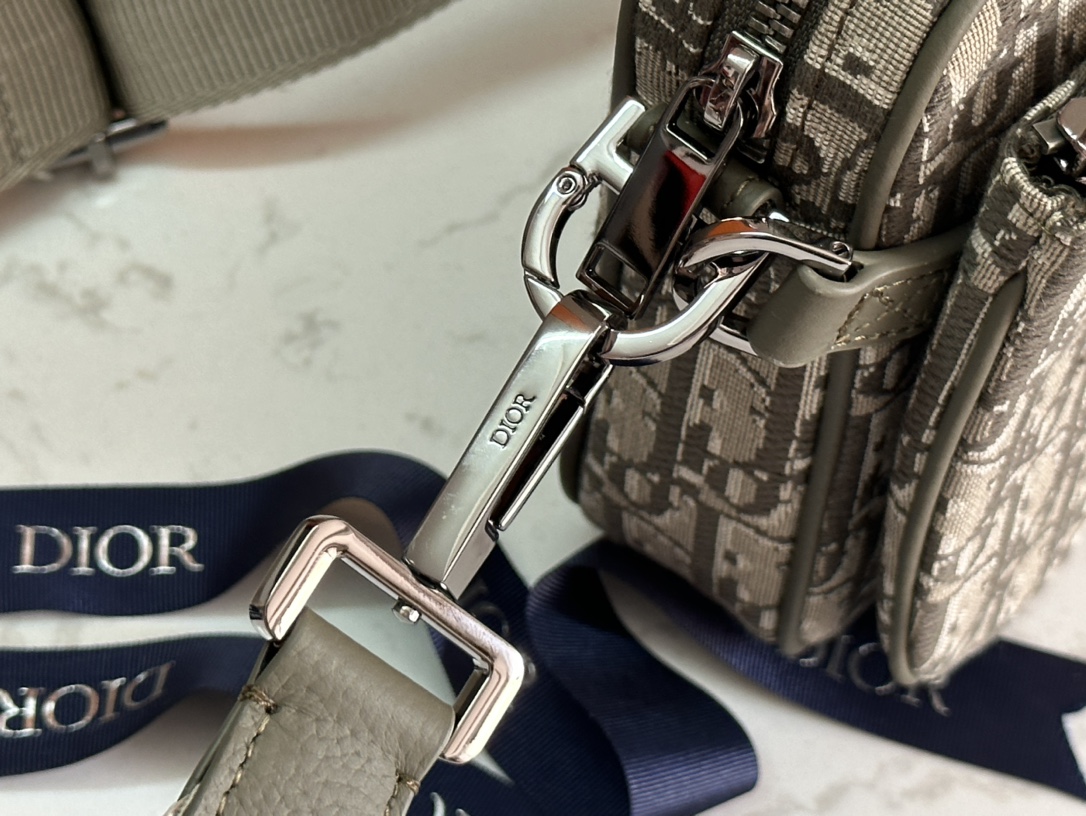 Dior Oblique Jacquard Saddle Trio: Messenger Bag with Detachable Pouches 8 i1714922566 8863 5