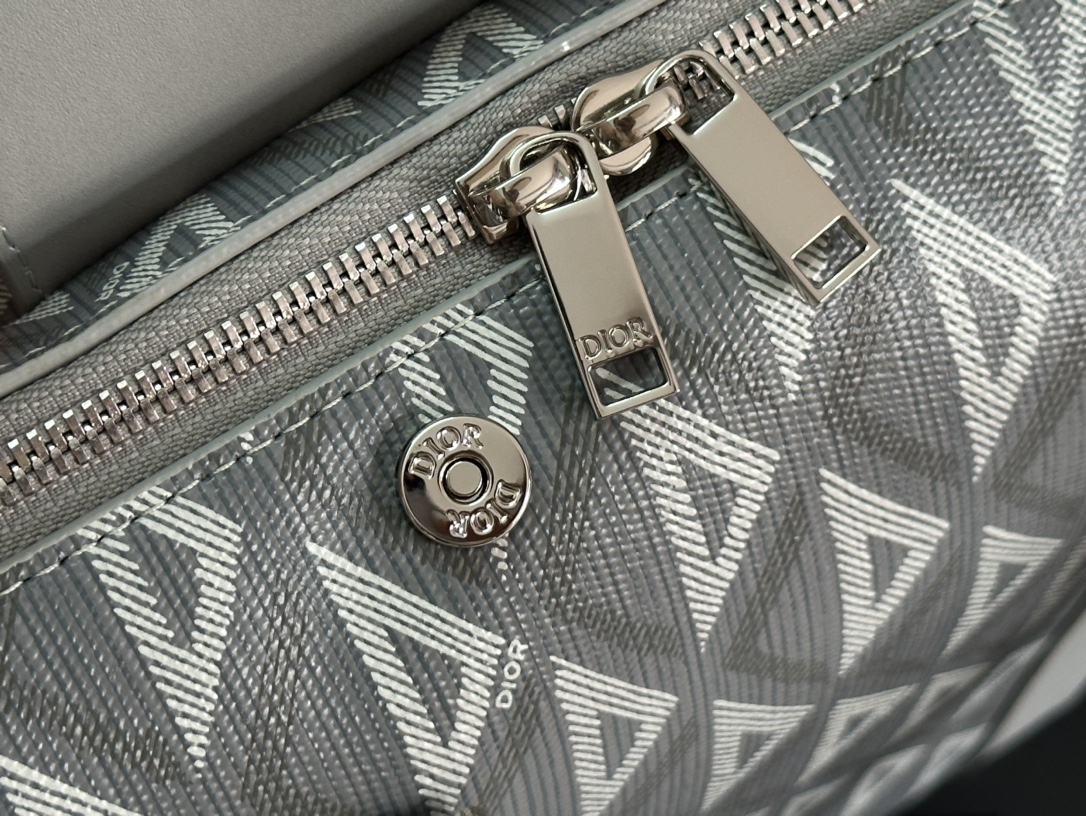 Luxurious Dior Lingot Briefcase with Classic Grace and High-order Spirit - 图片 8
