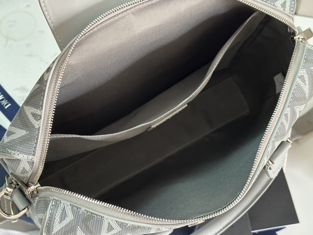 Luxurious Dior Lingot Briefcase with Classic Grace and High-order Spirit - 图片 9