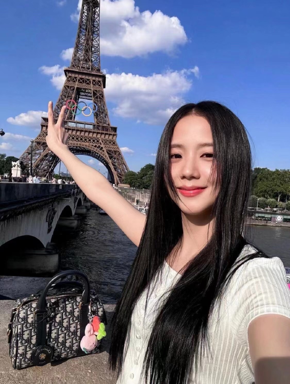 NO:213406,Jisoo's latest ins same style as the same brand new size Boston bag, cute, versatile and very capable~ Dior19860909Jisoo金智秀最新ins同款 全新尺寸的波士顿包,可爱百搭又很能装喔～,迪奥,dior,Bag