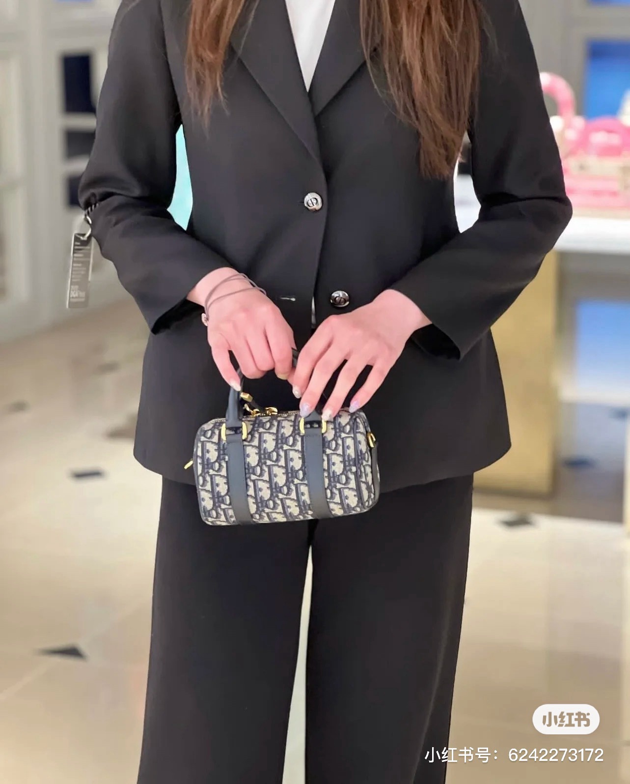 NO:213405,Cabinet sister's upper body renderings, Dior, Dior19860909柜姐上身效果图,迪奥,dior,Bag