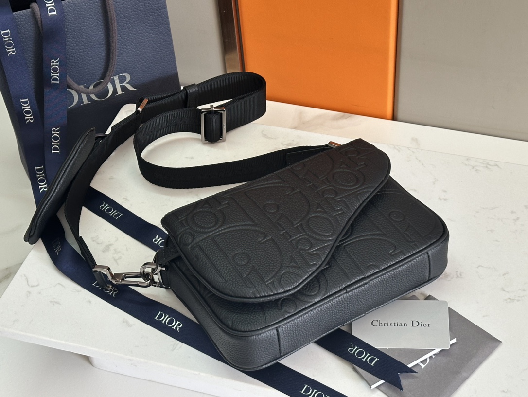 Dior Black Oblique Embossed Leather Saddle 3-in-1 Messenger Bag 5 i1728108413 184 4