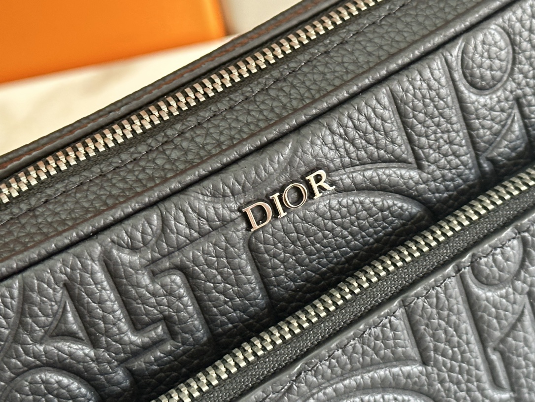Dior Black Oblique Embossed Leather Saddle 3-in-1 Messenger Bag 6 i1728108413 1931 8