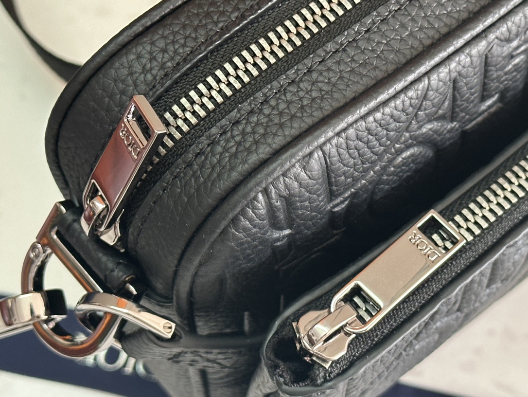 Dior Black Oblique Embossed Leather Saddle 3-in-1 Messenger Bag 7 i1728108413 650 5