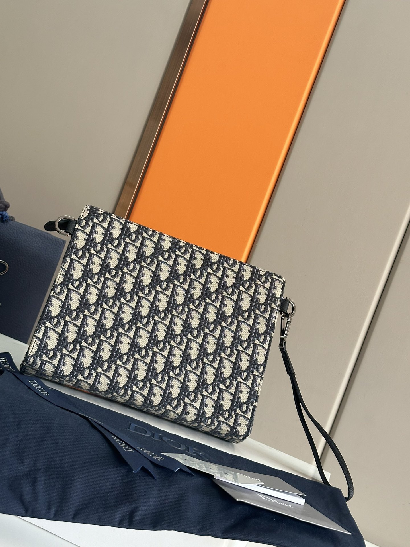    顶级 A5 手拿包黑色 Oblique 印花

编号2ESCA483YKY_H03E
尺寸：27×