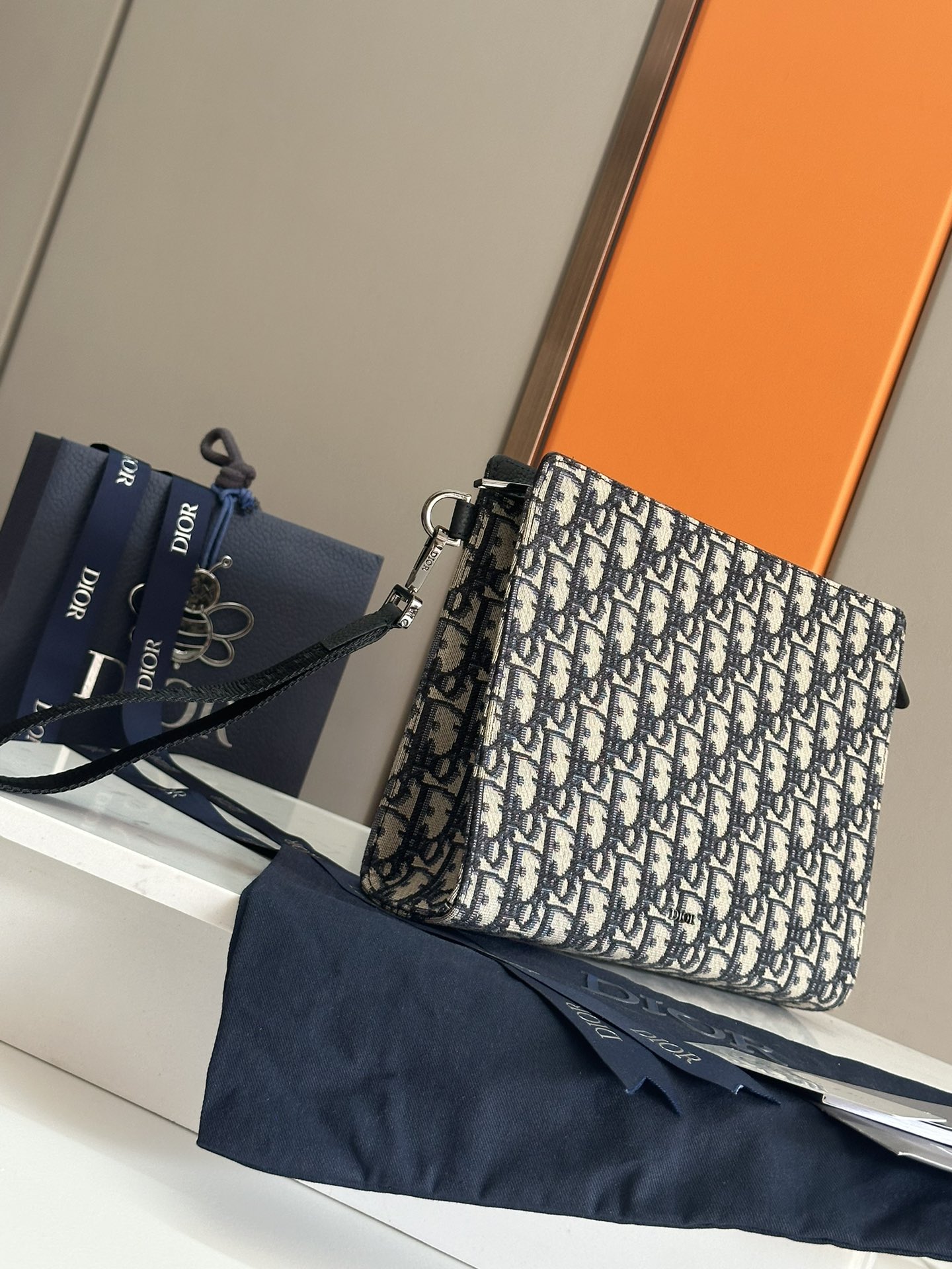    顶级 A5 手拿包黑色 Oblique 印花

编号2ESCA483YKY_H03E
尺寸：27×