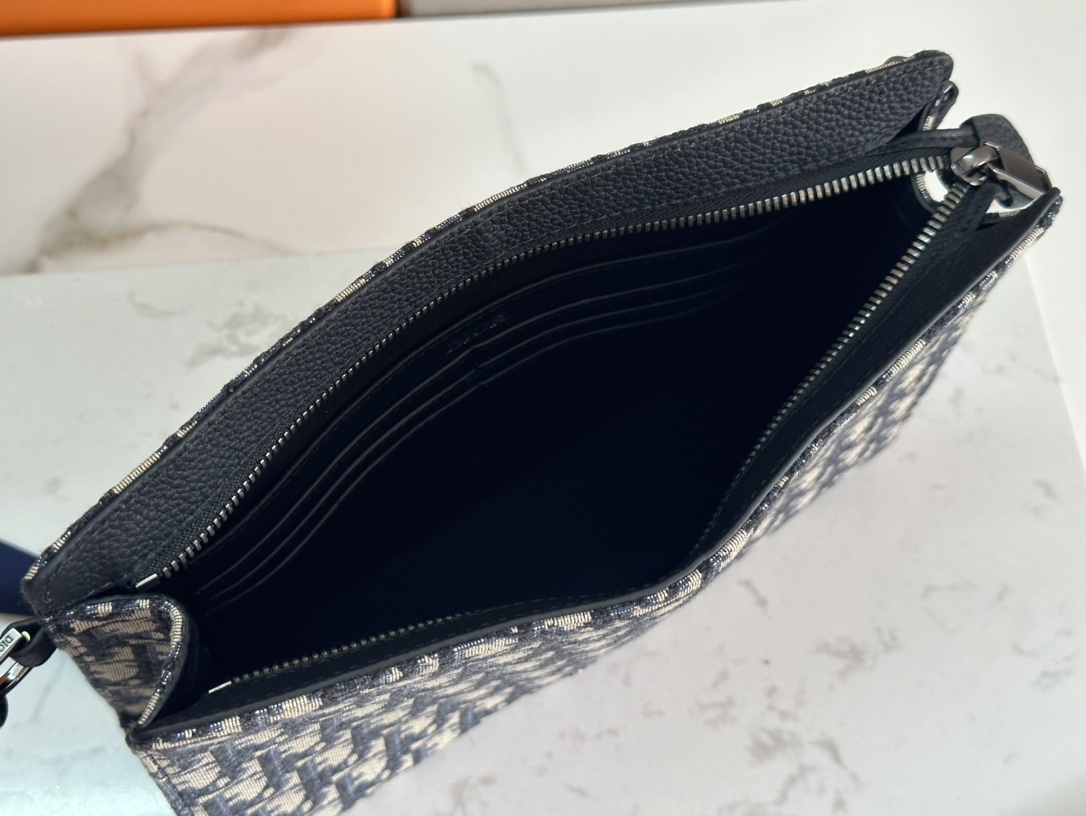    顶级 A5 手拿包黑色 Oblique 印花

编号2ESCA483YKY_H03E
尺寸：27×