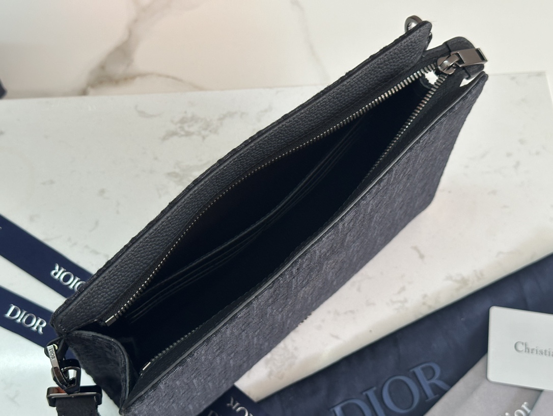     顶级 A5 手拿包黑色 Oblique 印花

编号2ESCA483YKY_H03E
尺寸：27