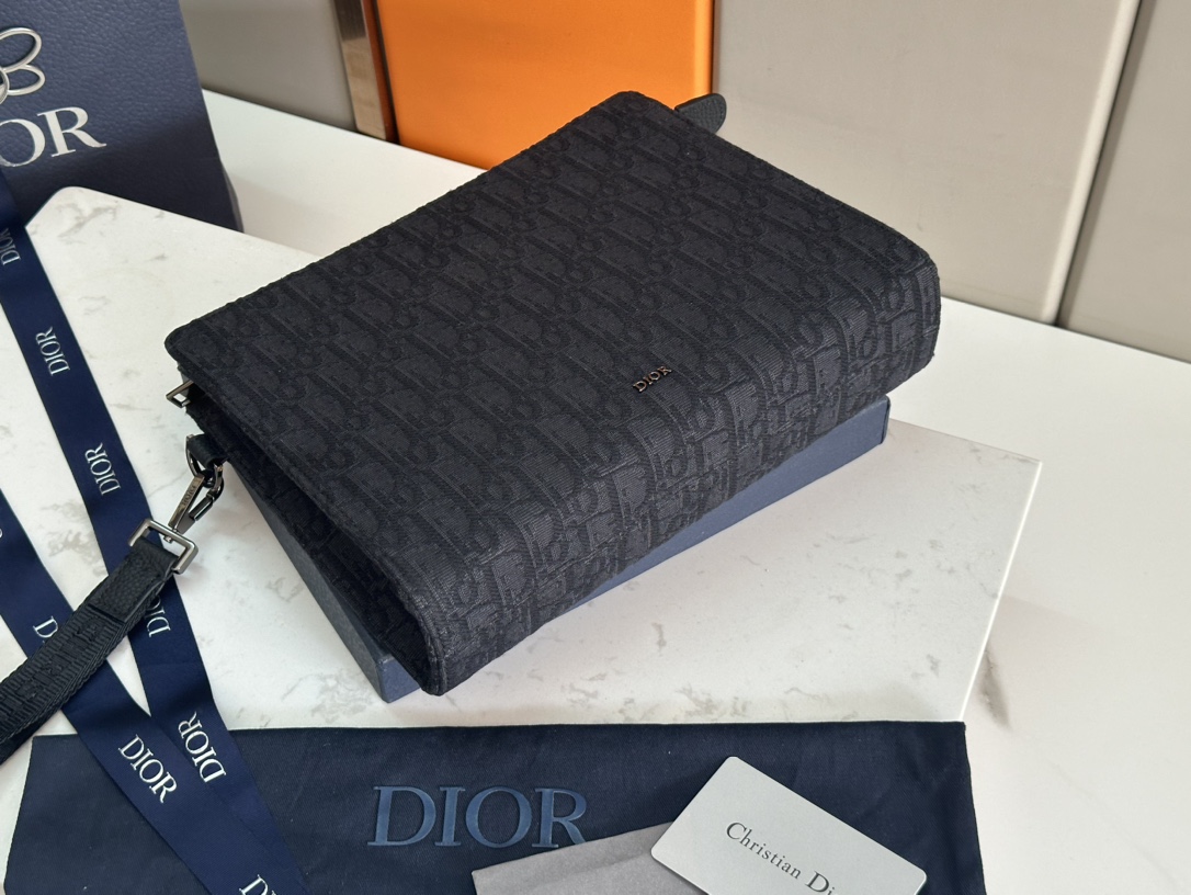     顶级 A5 手拿包黑色 Oblique 印花

编号2ESCA483YKY_H03E
尺寸：27