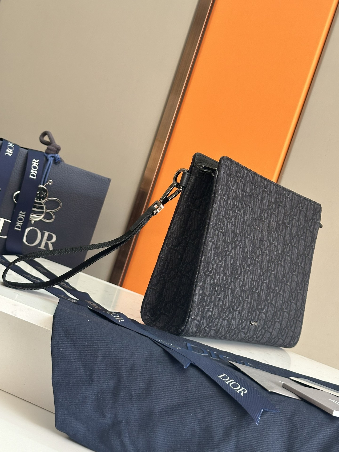     顶级 A5 手拿包黑色 Oblique 印花

编号2ESCA483YKY_H03E
尺寸：27