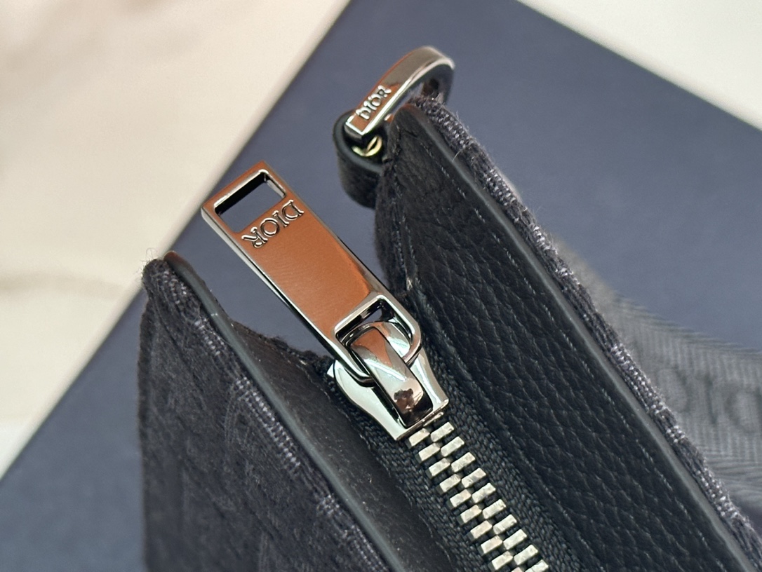     顶级 A5 手拿包黑色 Oblique 印花

编号2ESCA483YKY_H03E
尺寸：27