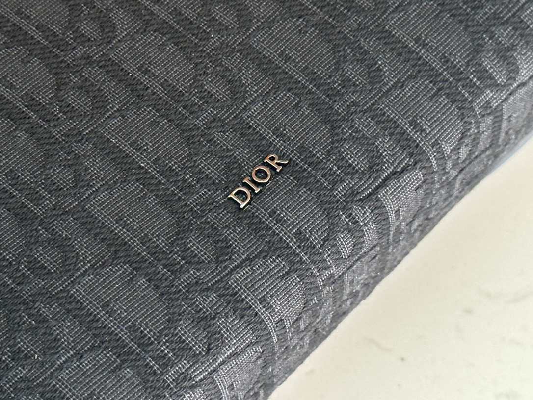     顶级 A5 手拿包黑色 Oblique 印花

编号2ESCA483YKY_H03E
尺寸：27