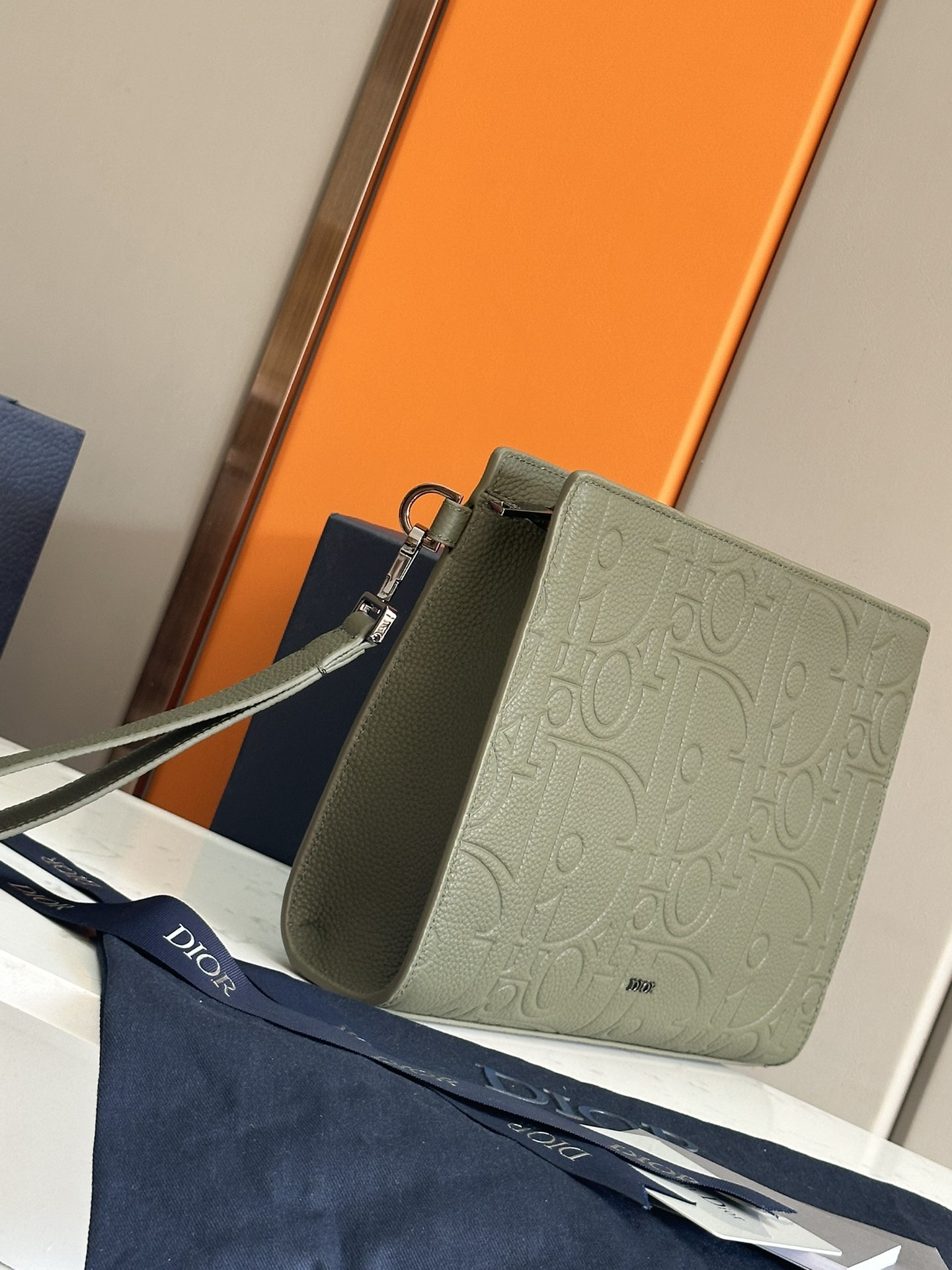    顶级 A5 手拿包黑色 Oblique 印花

编号2ESCA483YKY_H03E
尺寸：27×