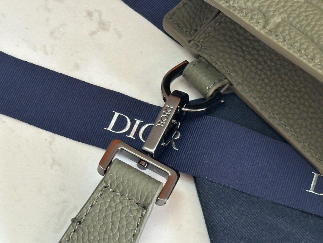    顶级 A5 手拿包黑色 Oblique 印花

编号2ESCA483YKY_H03E
尺寸：27×