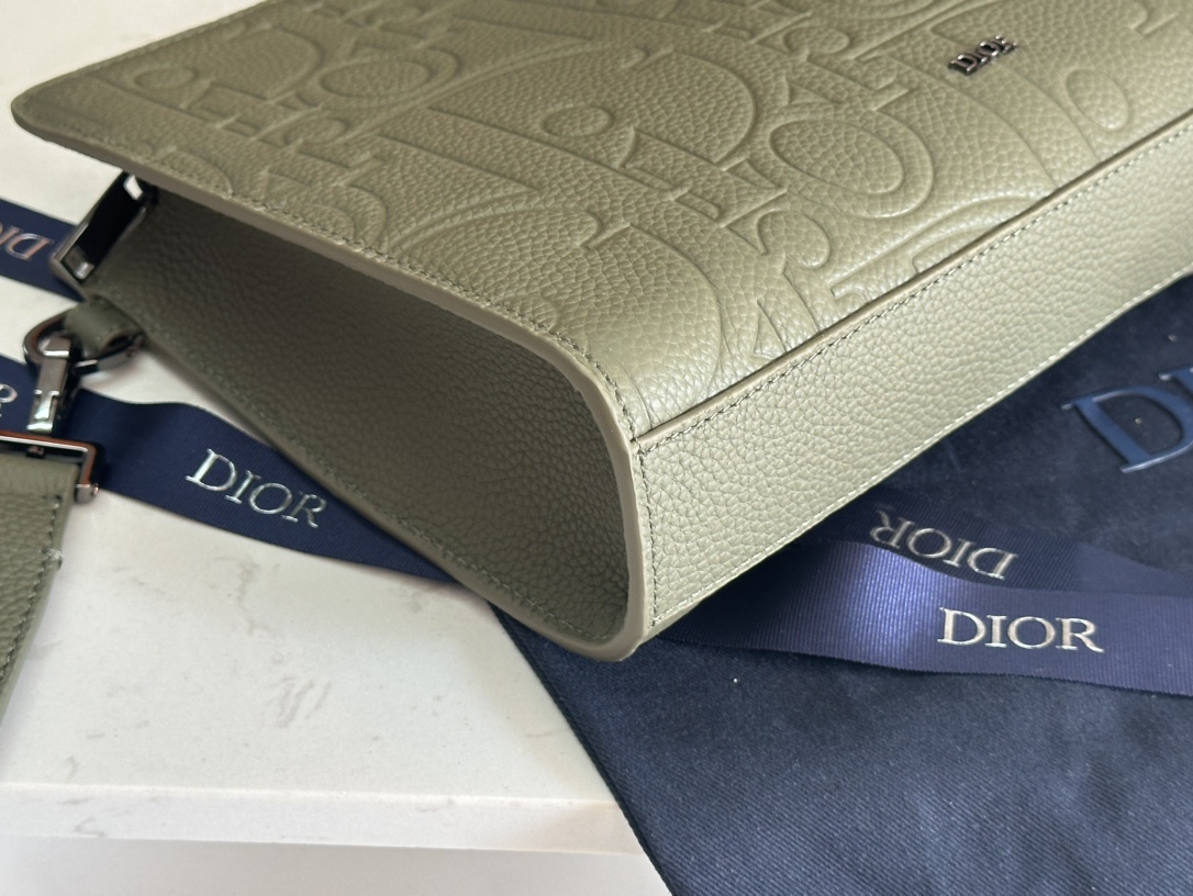    顶级 A5 手拿包黑色 Oblique 印花

编号2ESCA483YKY_H03E
尺寸：27×