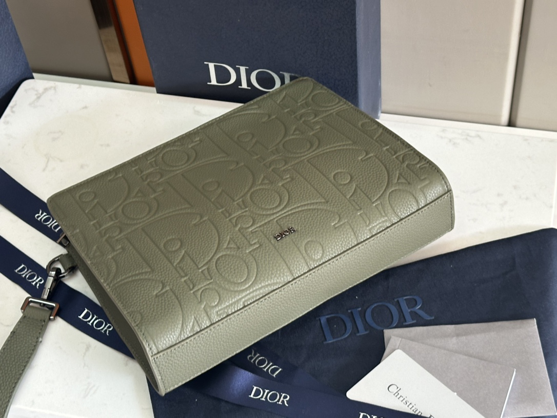    顶级 A5 手拿包黑色 Oblique 印花

编号2ESCA483YKY_H03E
尺寸：27×