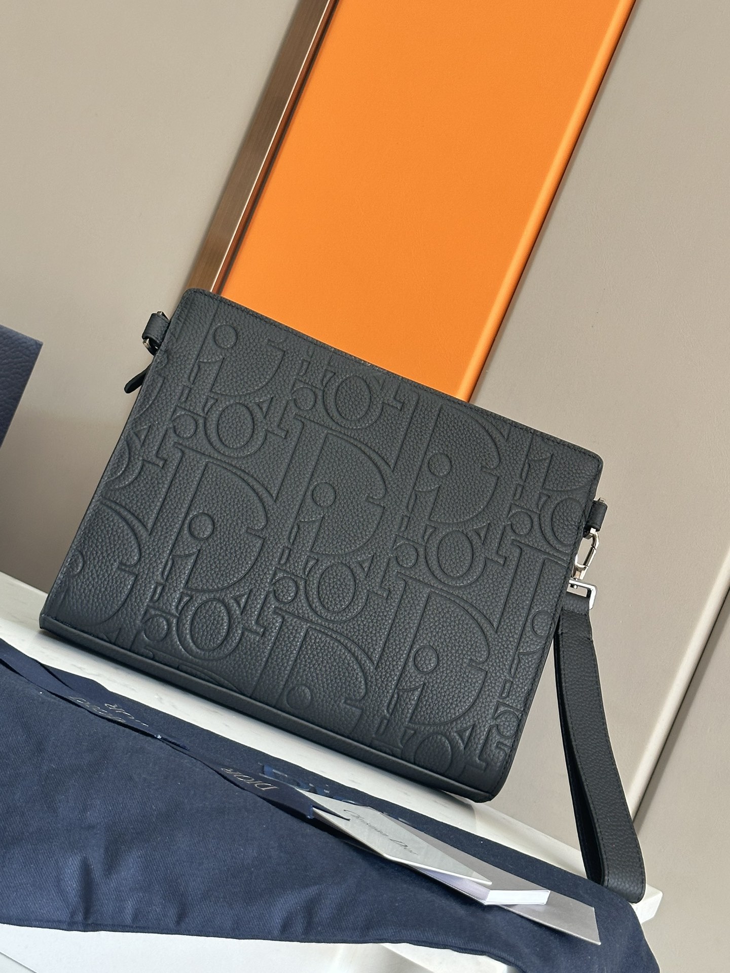    顶级 A5 手拿包黑色 Oblique 印花

编号2ESCA483YKY_H03E
尺寸：27×