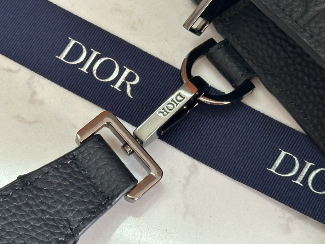    顶级 A5 手拿包黑色 Oblique 印花

编号2ESCA483YKY_H03E
尺寸：27×