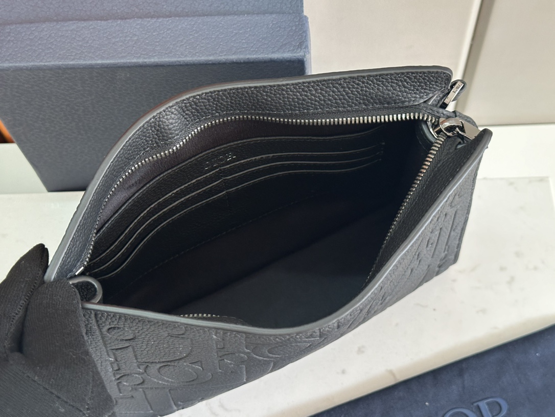    顶级 A5 手拿包黑色 Oblique 印花

编号2ESCA483YKY_H03E
尺寸：27×