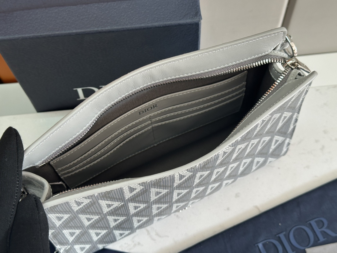     顶级 A5 手拿包黑色 Oblique 印花

编号2ESCA483YKY_H03E
尺寸：27