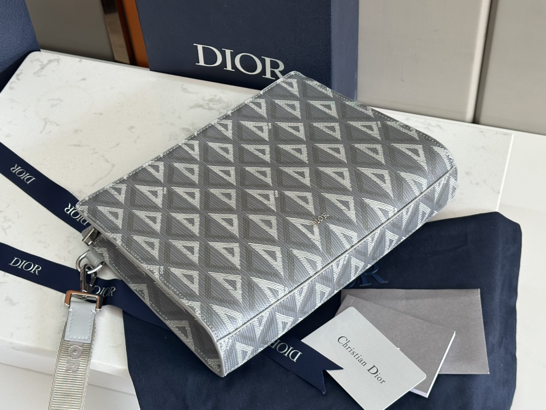     顶级 A5 手拿包黑色 Oblique 印花

编号2ESCA483YKY_H03E
尺寸：27