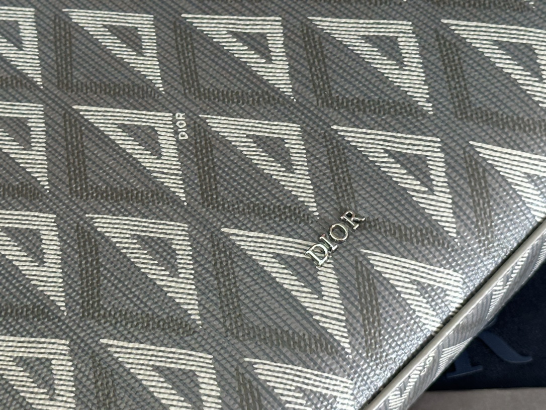     顶级 A5 手拿包黑色 Oblique 印花

编号2ESCA483YKY_H03E
尺寸：27