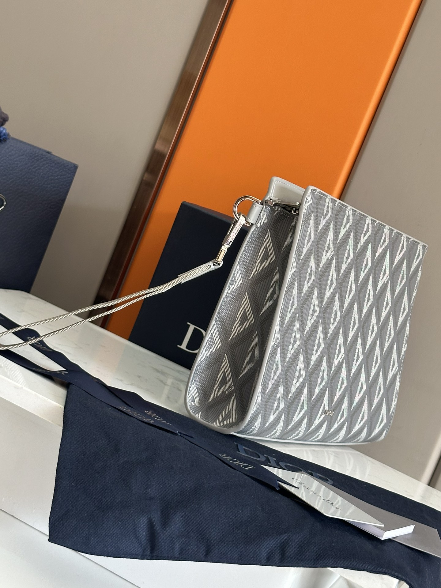     顶级 A5 手拿包黑色 Oblique 印花

编号2ESCA483YKY_H03E
尺寸：27