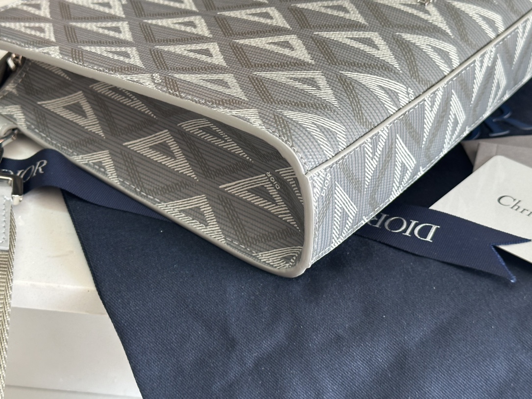     顶级 A5 手拿包黑色 Oblique 印花

编号2ESCA483YKY_H03E
尺寸：27