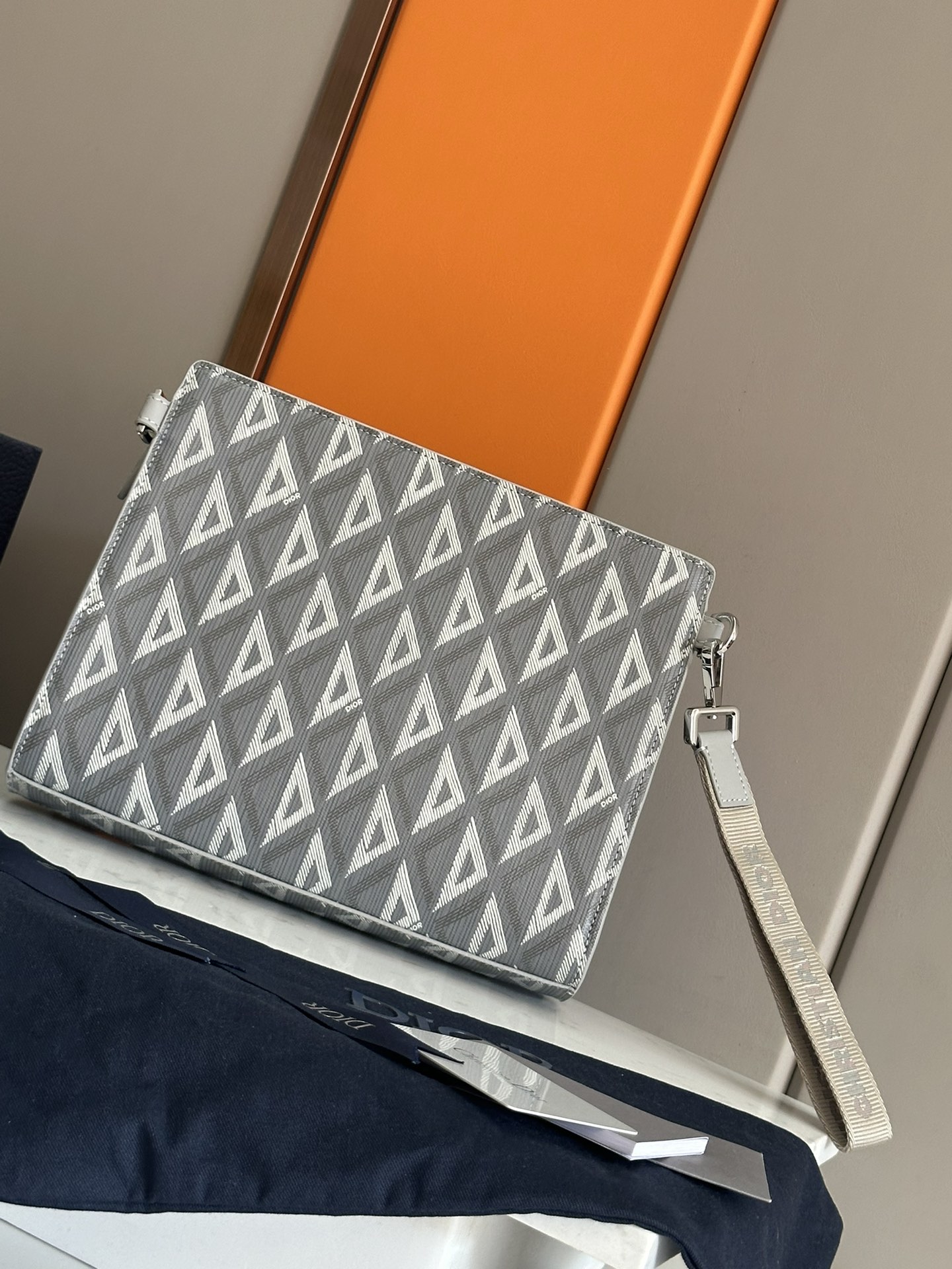     顶级 A5 手拿包黑色 Oblique 印花

编号2ESCA483YKY_H03E
尺寸：27