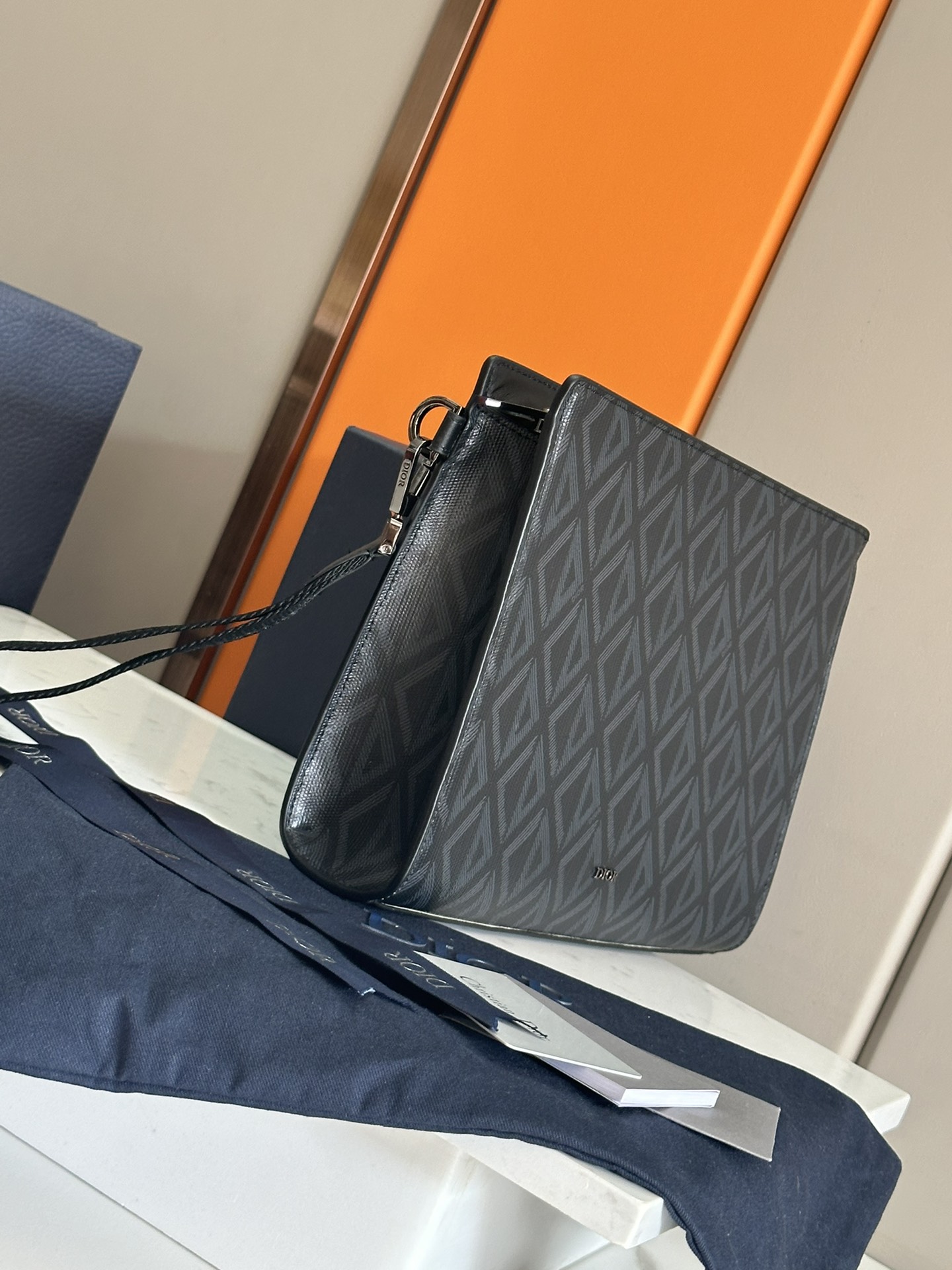     顶级 A5 手拿包黑色 Oblique 印花

编号2ESCA483YKY_H03E
尺寸：27