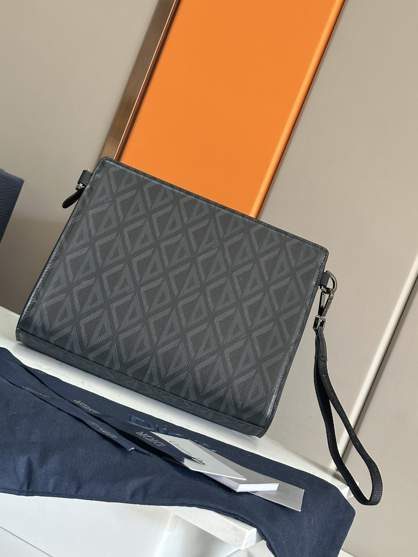     顶级 A5 手拿包黑色 Oblique 印花

编号2ESCA483YKY_H03E
尺寸：27