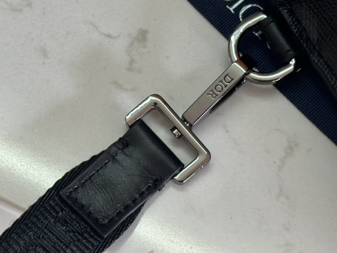     顶级 A5 手拿包黑色 Oblique 印花

编号2ESCA483YKY_H03E
尺寸：27