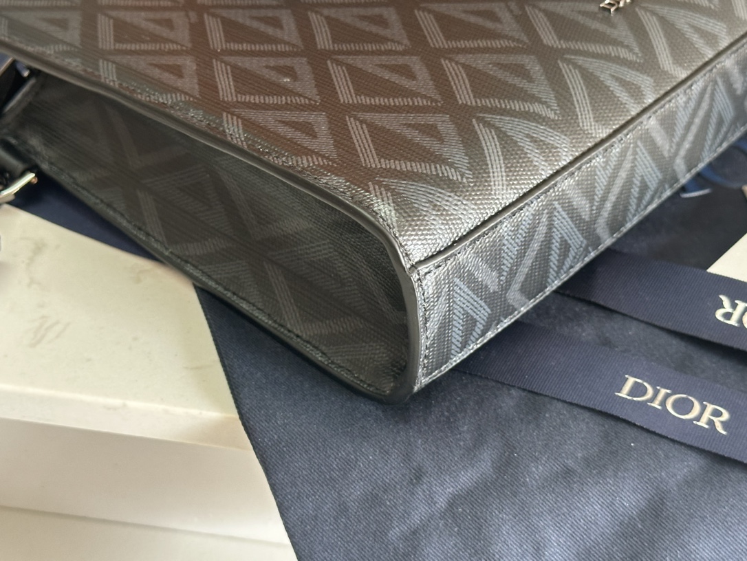     顶级 A5 手拿包黑色 Oblique 印花

编号2ESCA483YKY_H03E
尺寸：27