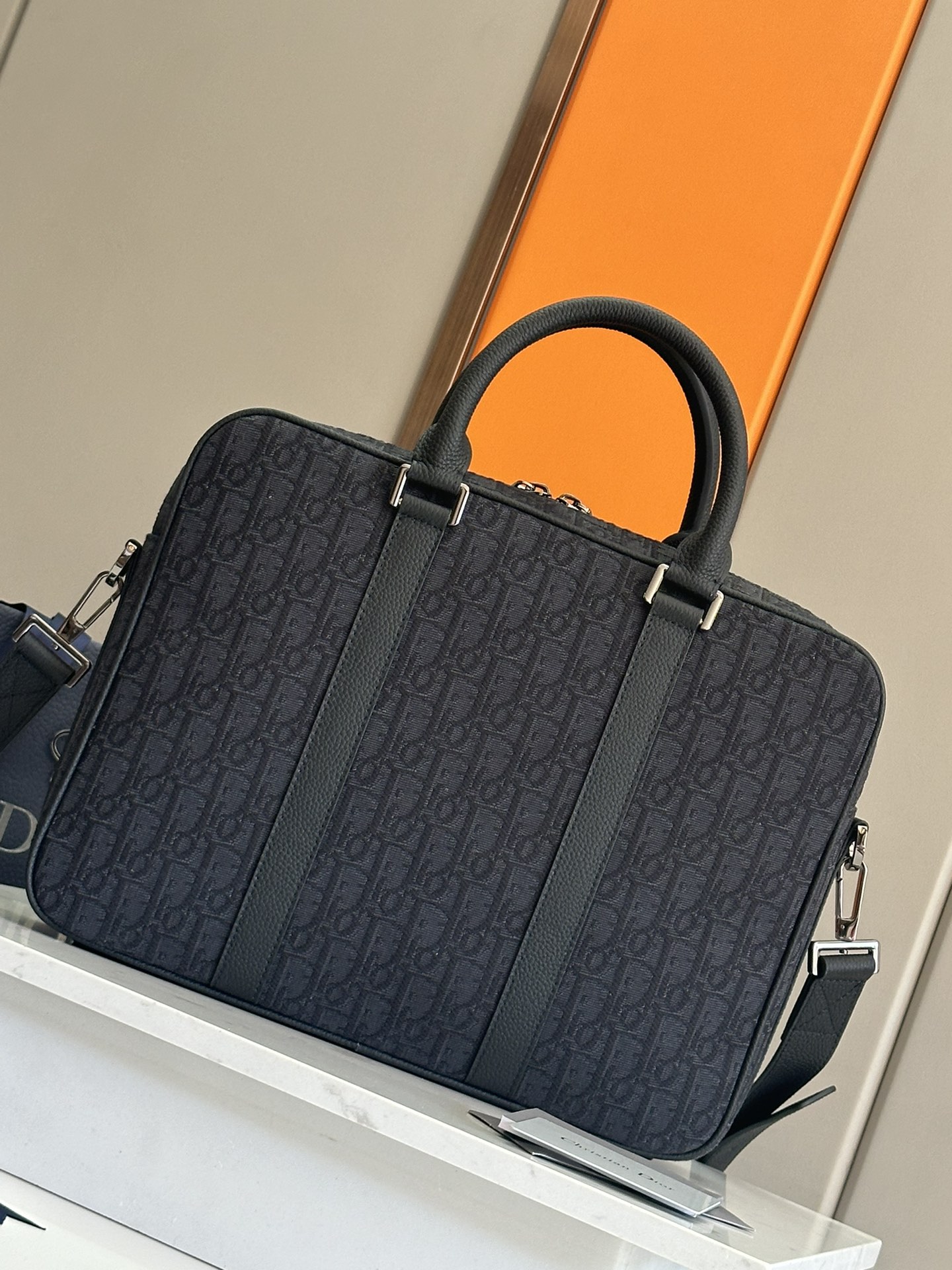 Dior Men’s Autumn 2002 Briefcase: Classic Style with CD Diamond Canvas - 图片 2
