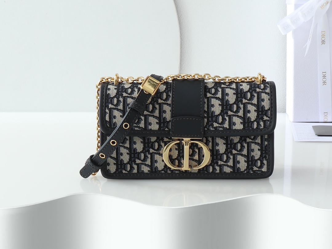 NO:213421,30 Montaigne East-West Chain Bag 