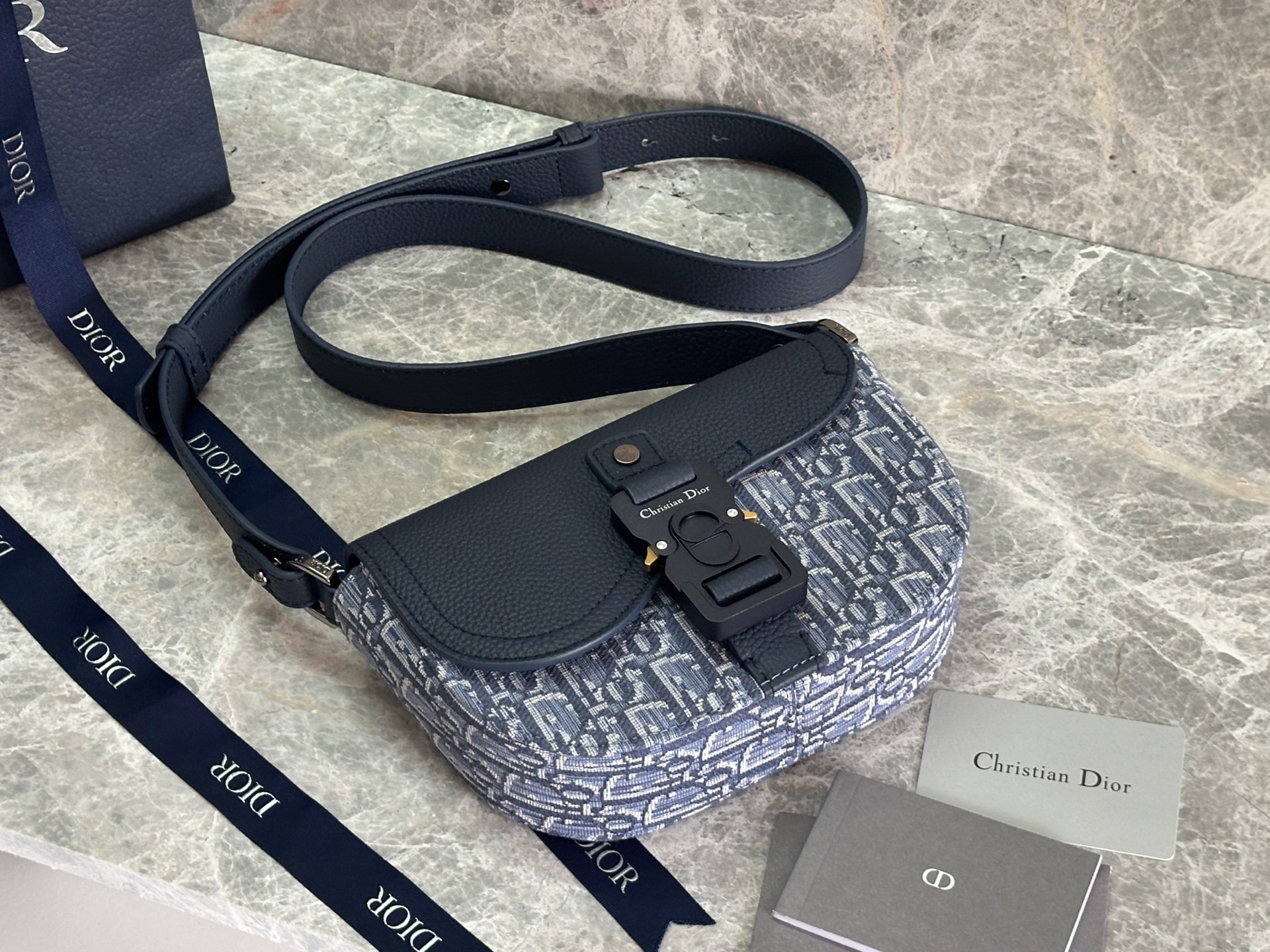 Dior Saddle Oblique Messenger Bag Blue Leather, 20 x 13.5 x 5.5 cm 5 i1758863786760 7733 0 3