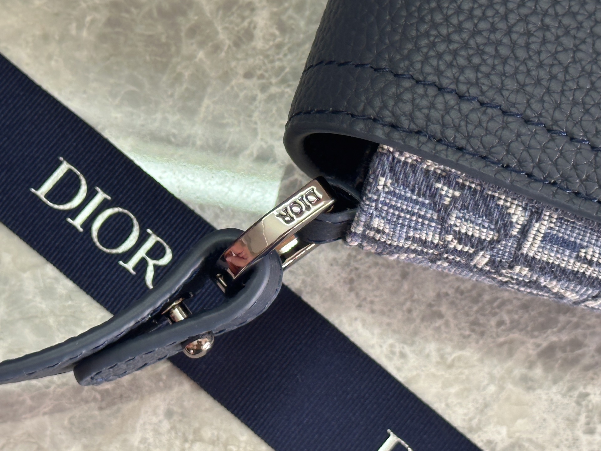 Dior Saddle Oblique Messenger Bag Blue Leather, 20 x 13.5 x 5.5 cm 7 i1758863788500 1372 0 5
