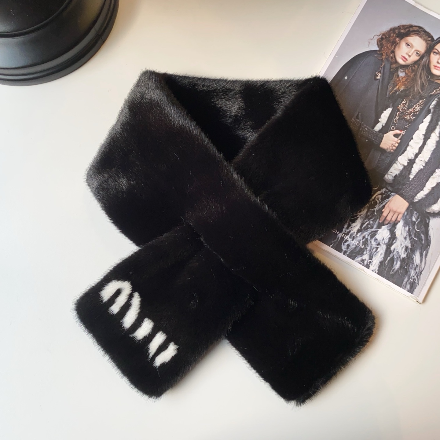 p耳罩50 围脖75¥
2️⃣5️⃣ꫛꫀꪝ 秋冬新款
⚜️miumiu人造毛保暖围脖/耳罩
💫时尚明星同款
🛒白色 黑色