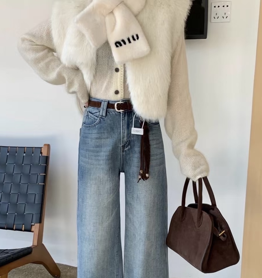 p耳罩50 围脖75¥
2️⃣5️⃣ꫛꫀꪝ 秋冬新款
⚜️miumiu人造毛保暖围脖/耳罩
💫时尚明星同款
🛒白色 黑色