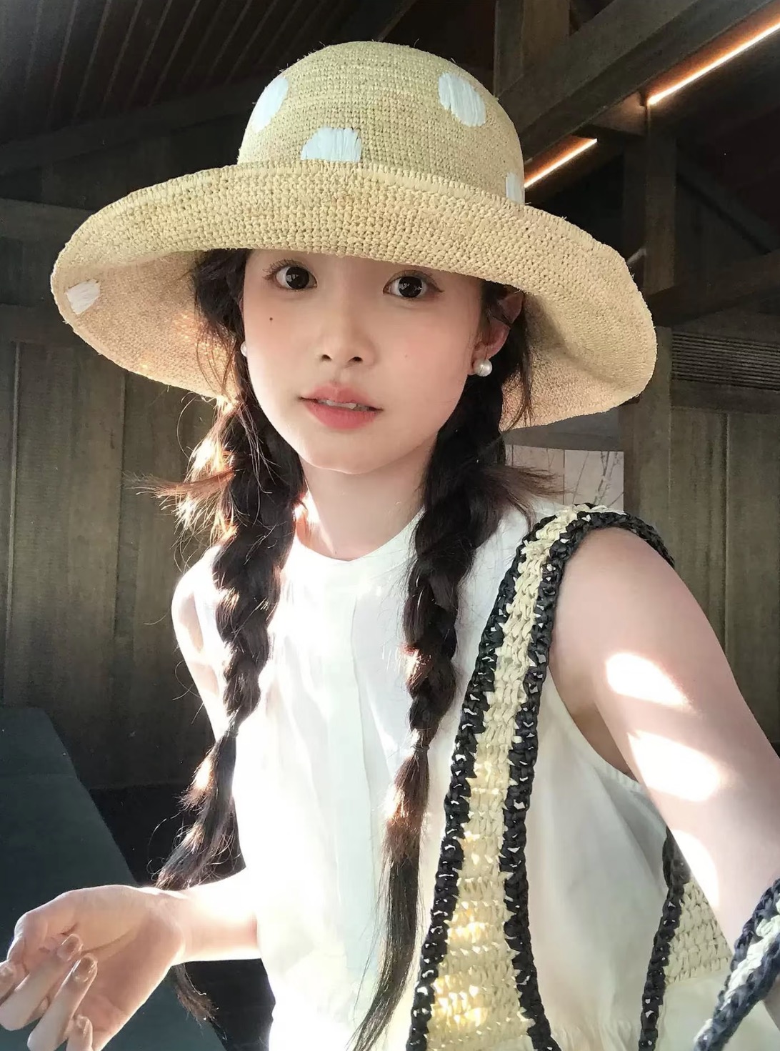 PChanel香奈儿草帽🖤波点拉菲草盆帽✨百搭折叠携带方便！⚜️时尚遮阳两不误📣白色 黑色