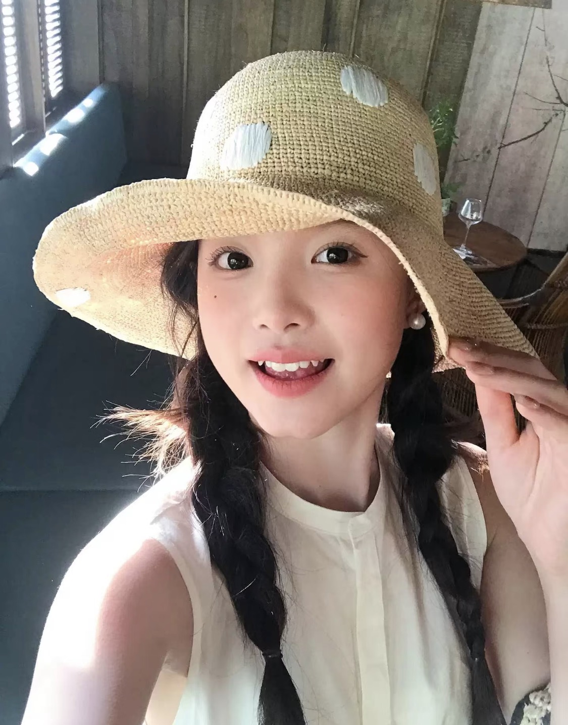 PChanel香奈儿草帽🖤波点拉菲草盆帽✨百搭折叠携带方便！⚜️时尚遮阳两不误📣白色 黑色