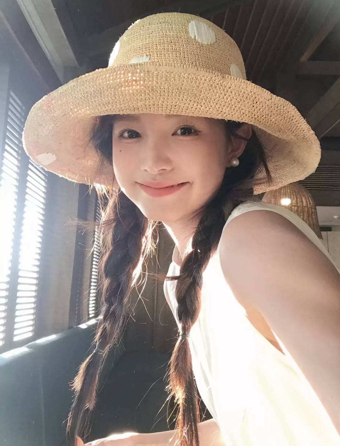 PChanel香奈儿草帽🖤波点拉菲草盆帽✨百搭折叠携带方便！⚜️时尚遮阳两不误📣白色 黑色