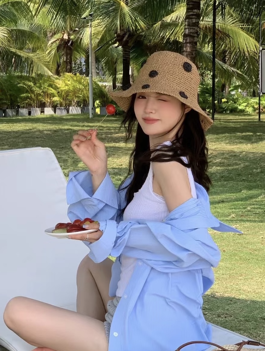 PChanel香奈儿草帽🖤波点拉菲草盆帽✨百搭折叠携带方便！⚜️时尚遮阳两不误📣白色 黑色